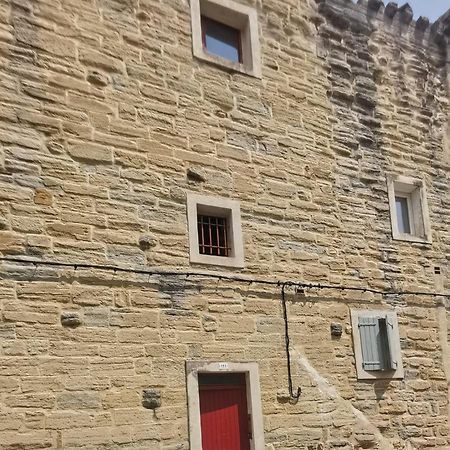 Petit Appart Entier Au Coeur Des Remparts - Netfix Et Connection Fibre Gratuits Carpentras Exterior foto