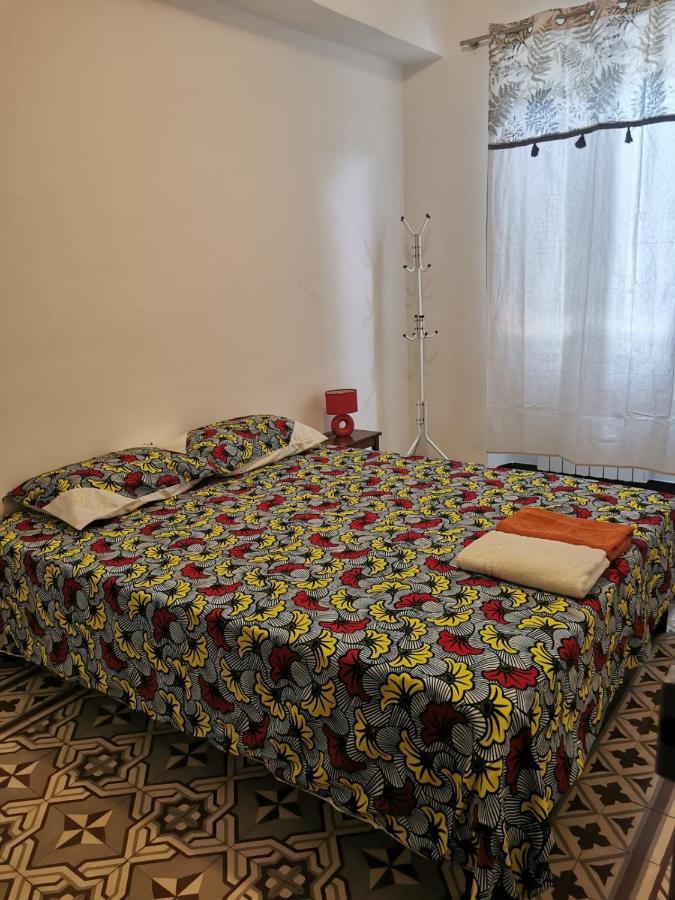 Petit Appart Entier Au Coeur Des Remparts - Netfix Et Connection Fibre Gratuits Carpentras Exterior foto