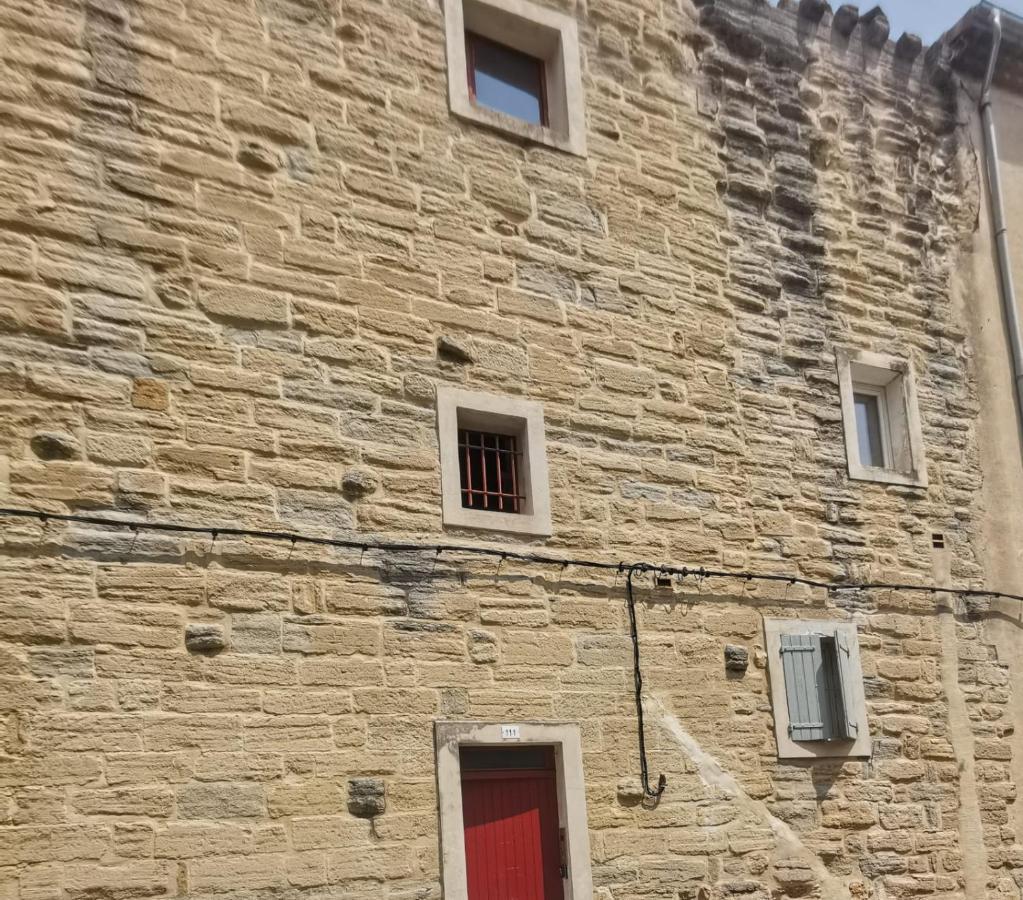 Petit Appart Entier Au Coeur Des Remparts - Netfix Et Connection Fibre Gratuits Carpentras Exterior foto