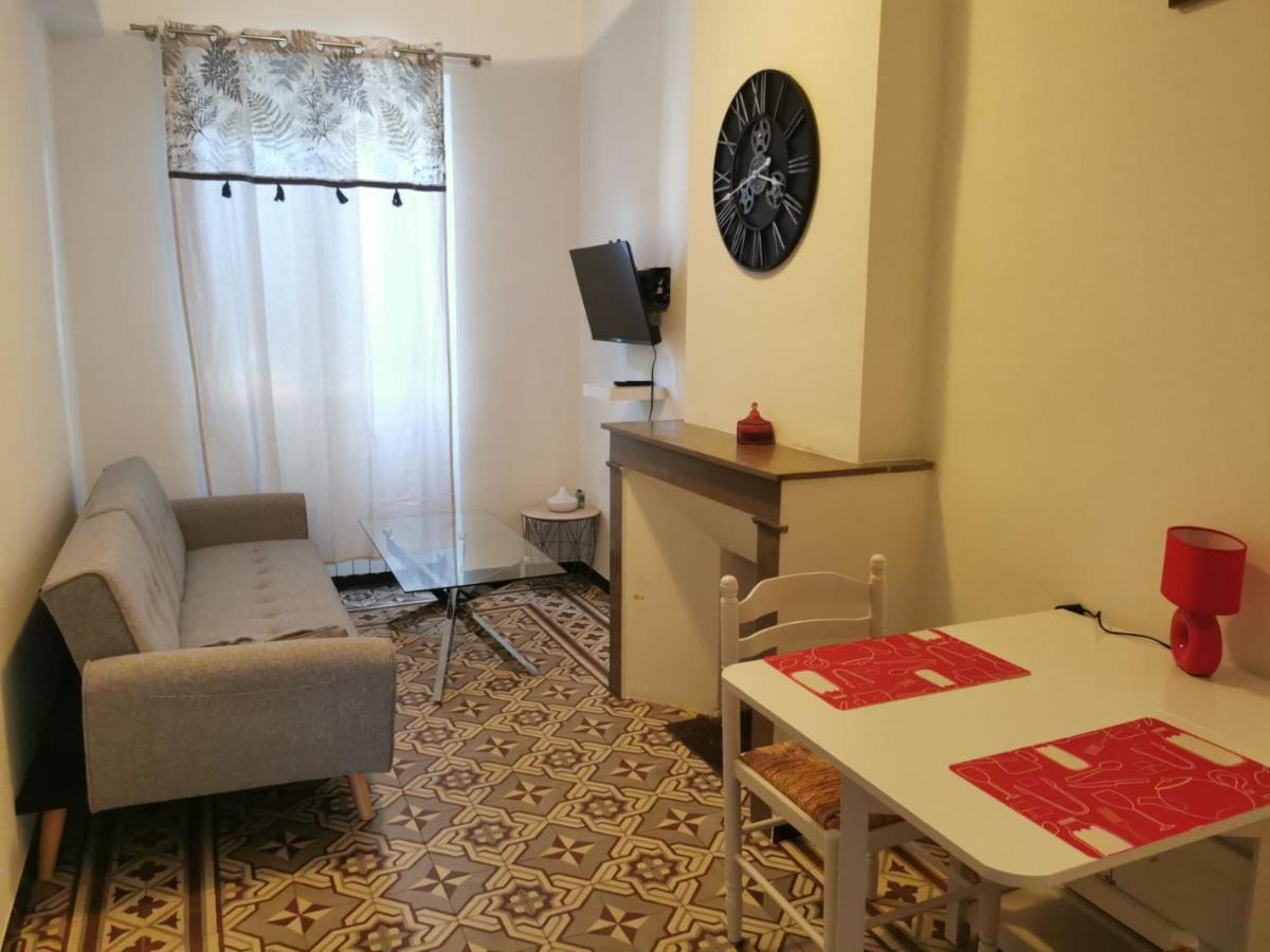 Petit Appart Entier Au Coeur Des Remparts - Netfix Et Connection Fibre Gratuits Carpentras Exterior foto