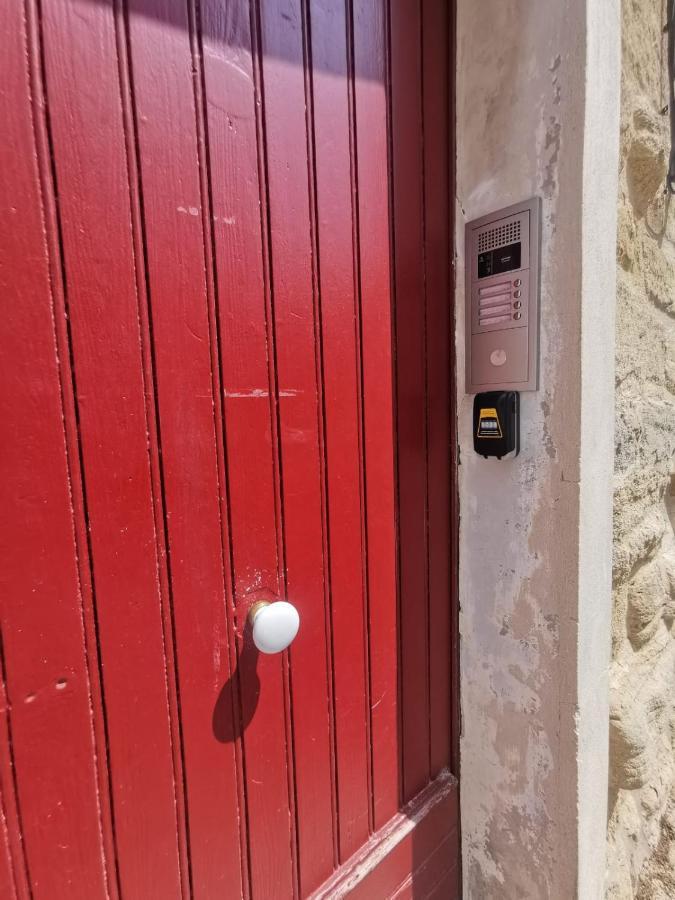 Petit Appart Entier Au Coeur Des Remparts - Netfix Et Connection Fibre Gratuits Carpentras Exterior foto