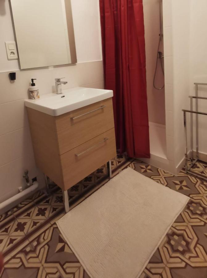 Petit Appart Entier Au Coeur Des Remparts - Netfix Et Connection Fibre Gratuits Carpentras Exterior foto