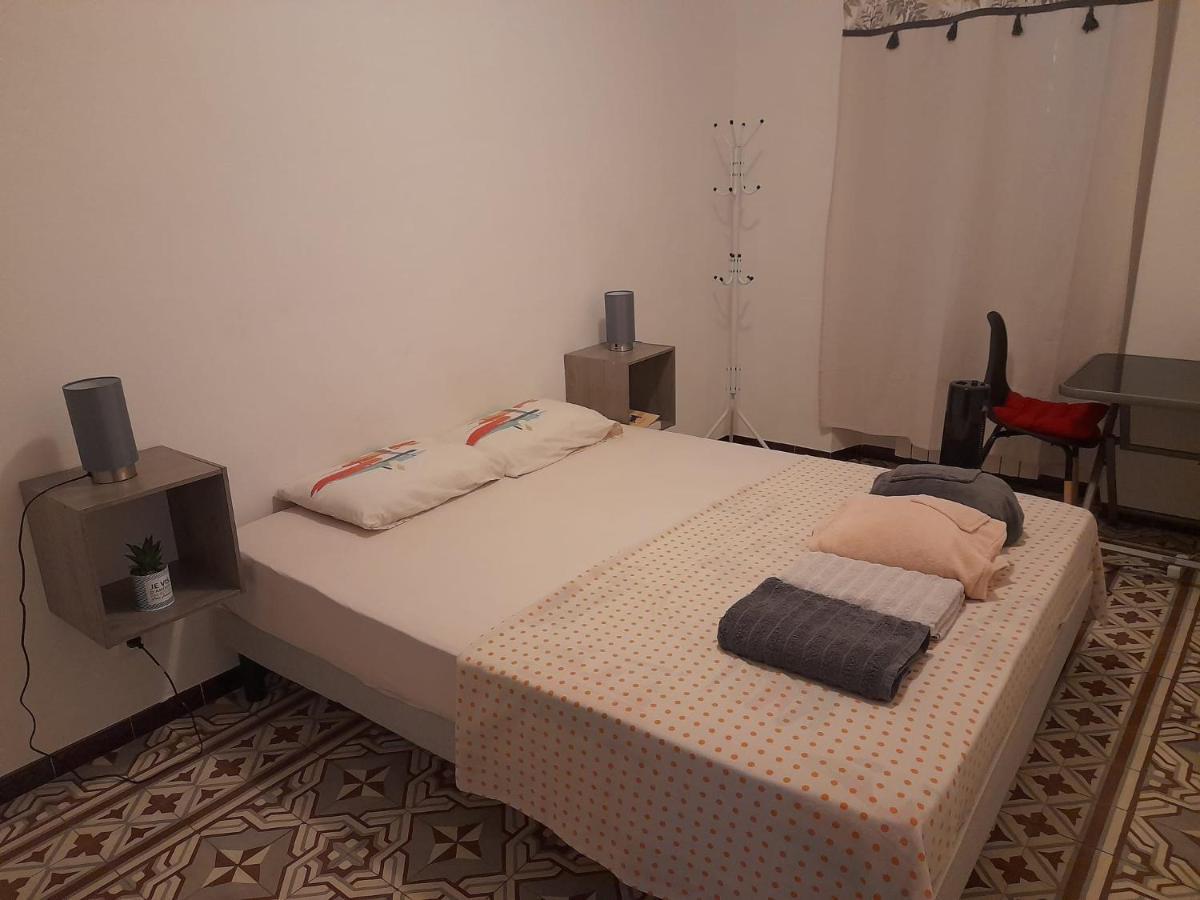 Petit Appart Entier Au Coeur Des Remparts - Netfix Et Connection Fibre Gratuits Carpentras Exterior foto
